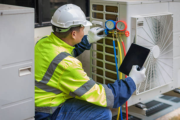 Professional Ductwork Repair technician working in Peoria Heights, IL